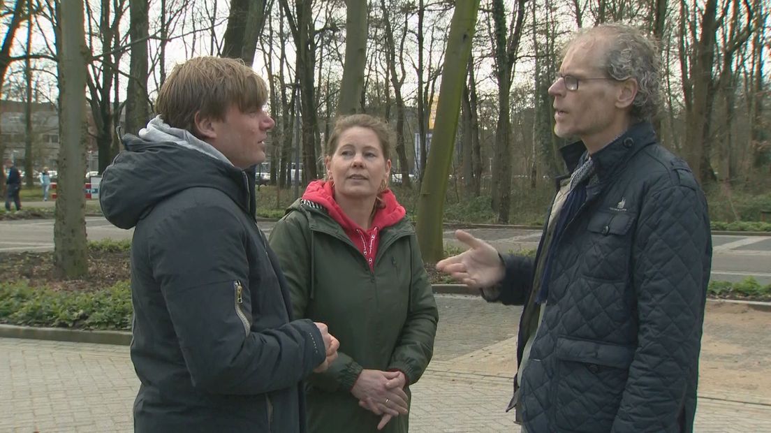 De ouders van de student met Frank Krake, die recent een boek schreef over 'sektemeisje' Hannelore