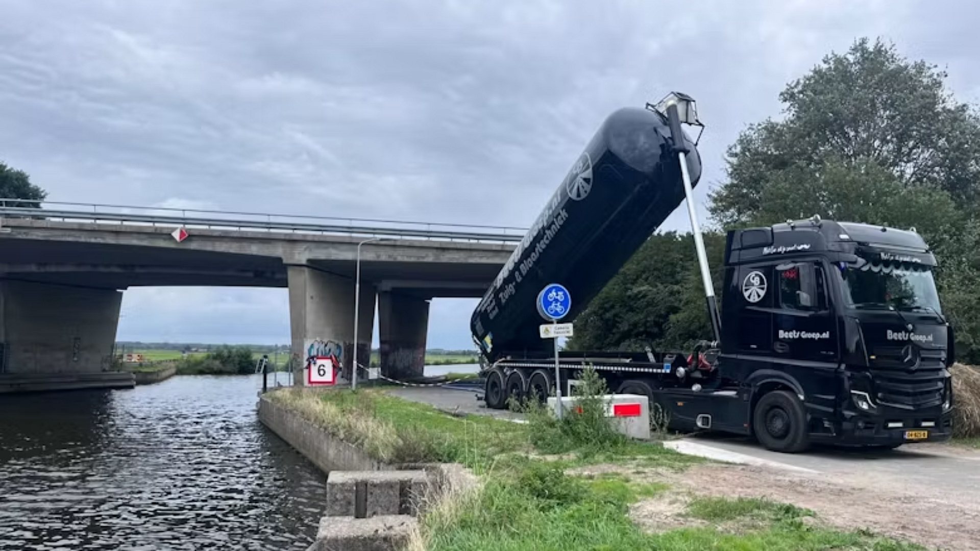Minister belooft dat gesloten brug over A28 donderdag weer opengaat: 'Zo mogelijk nog eerder'