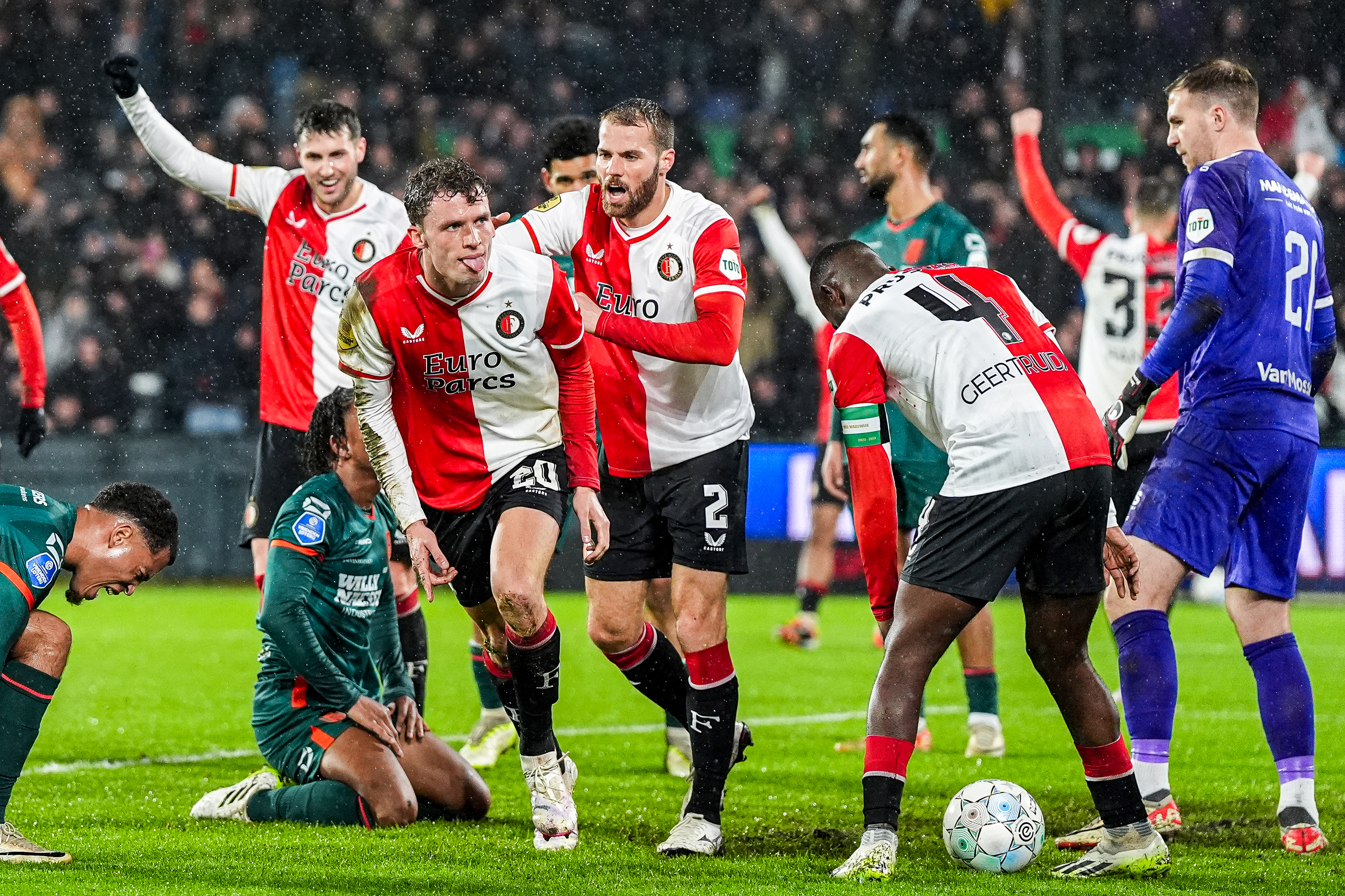 Feyenoord In Kletsnatte Kuip Pas Laat Langs Dapper RKC Waalwijk - Rijnmond