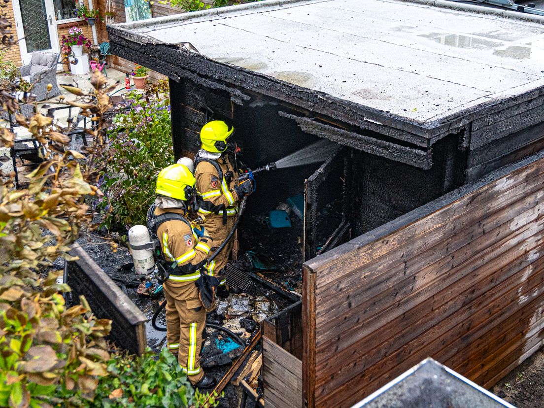 Het schuurtje is volledig afgebrand.