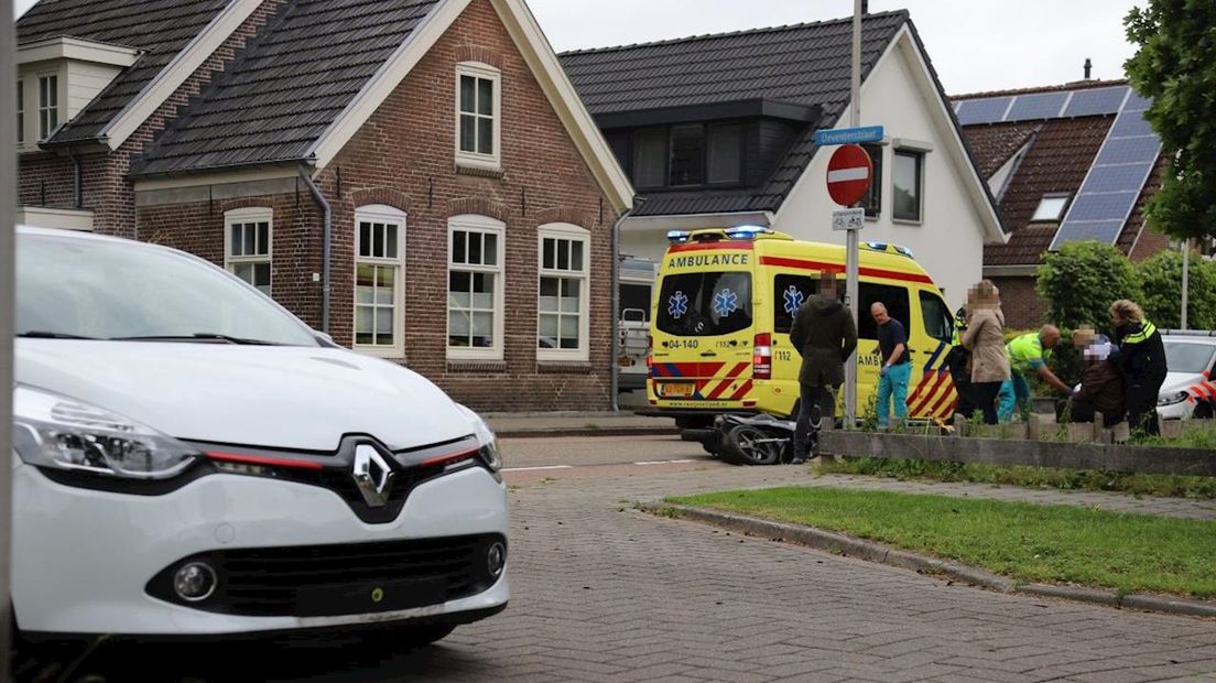 Scooterrijder gewond na aanrijding Raalte