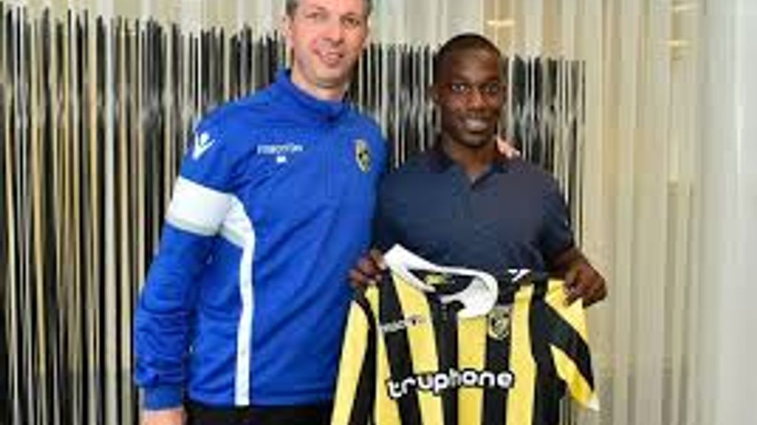 Lassana Faye is een jongen van de volkswijk Spangen in Rotterdam. Tegen Jodan Boys maakte de speler van Vitesse zijn debuut. 'Ik wil een voorbeeld zijn.'