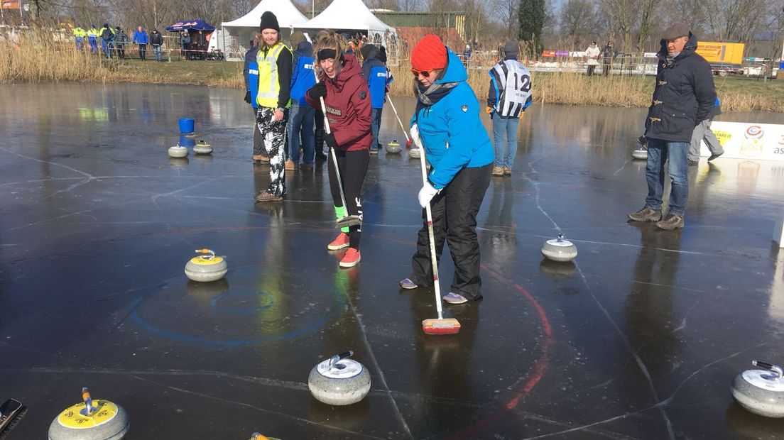 Ook Team De Uitglijders uit omgeving Zuidlaren deed mee aan het Open NK Curling in Vriezenveen (Rechten: Marloes Stoker / Team De Uitglijders)