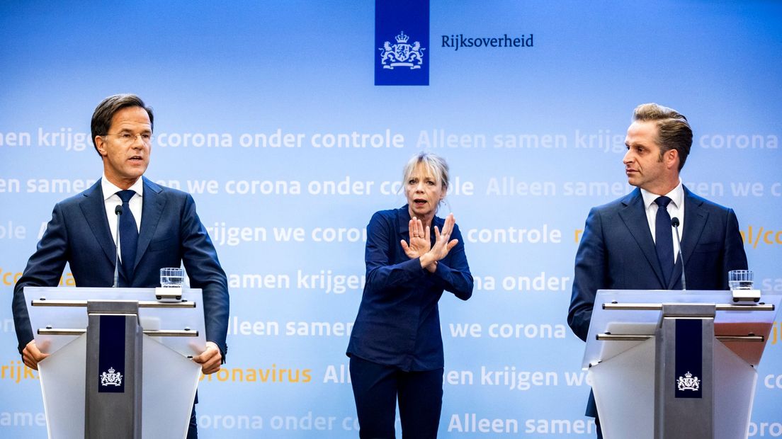 Premier Mark Rutte en minister Hugo de Jonge tijdens een persconferentie over de stand van zaken omtrent het coronavirus