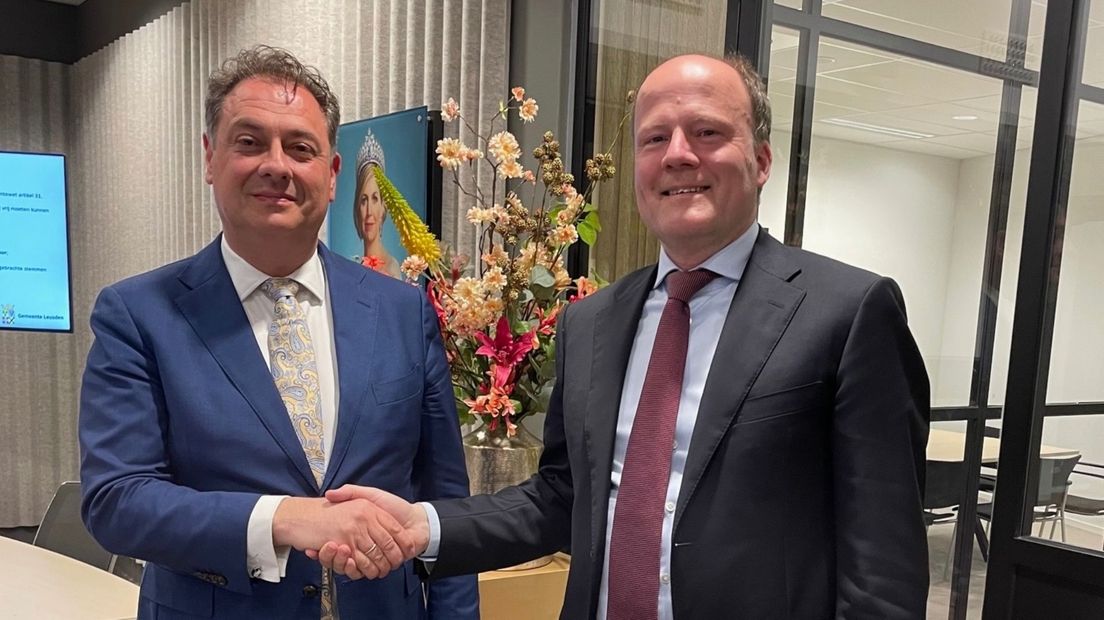 Burgemeester Bouwmeester en Carlos Genders, voorzitter vertrouwenscommissie eerder dit jaar
