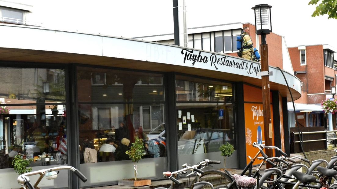 Bezoekers van Tayba tijdens de brand.