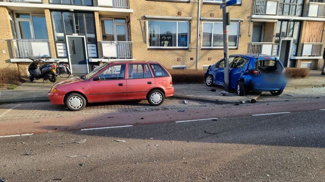 Bestuurder aangehouden na aanrijding tegen geparkeerde auto in Hengelo