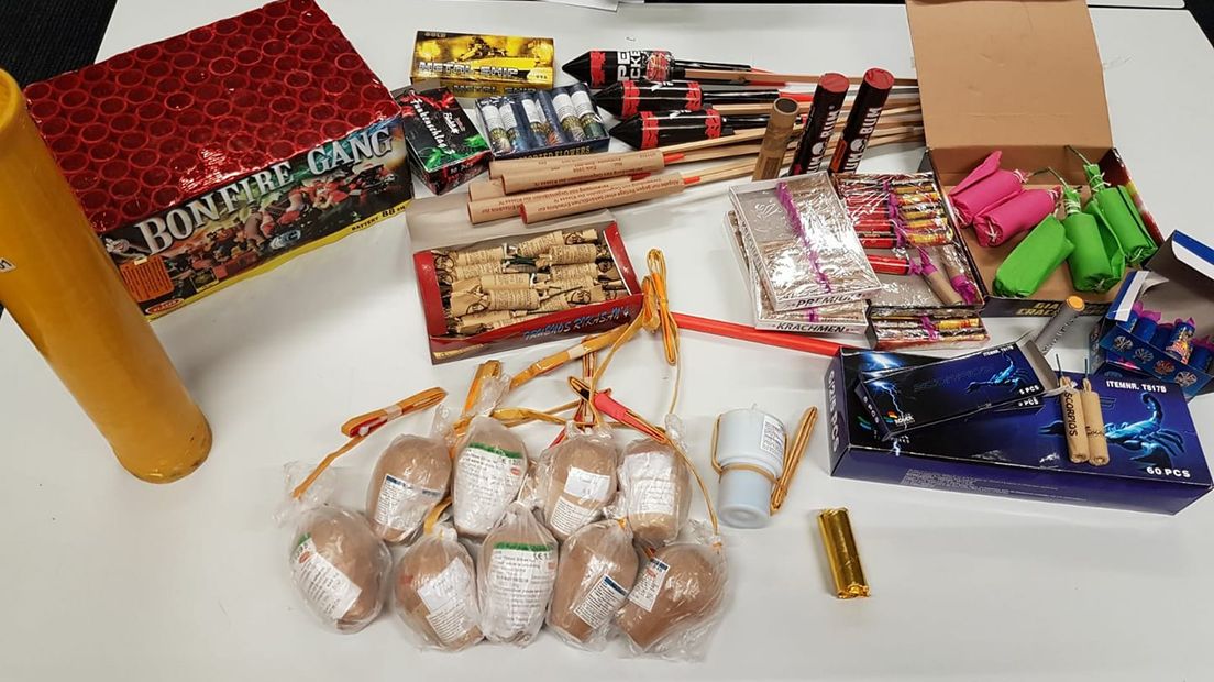 Het vuurwerk is in beslag genomen (Rechten: Politie Hoogeveen/Facebook)