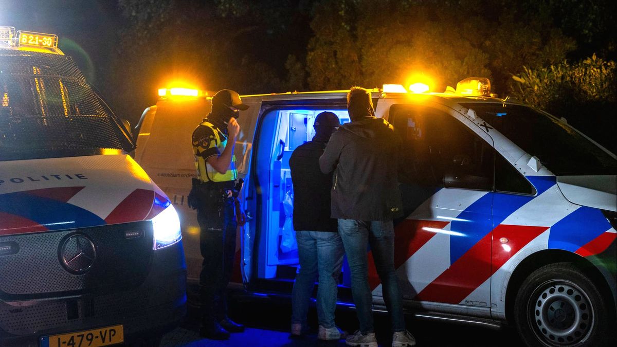 Veel tieners bij anti-azc-protest in Kesteren, een minderjarige aangehouden