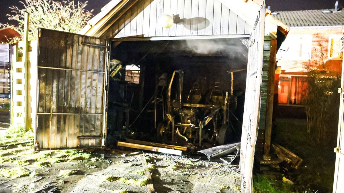 112-nieuws: Brommobiel in garage vliegt in brand • Botsingen in Bedum en Wildervank