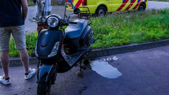 Scooterrijder aangereden en gewond in Enschede. Scooterrijder aangereden en gewond in Enschede.