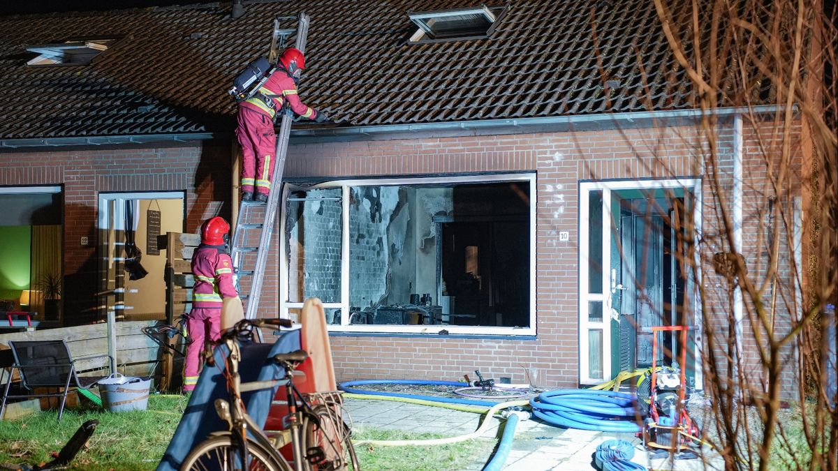 112-nieuws: Auto en motor botsen in Uithuizermeeden • Botsing tussen vijf auto's in Stad