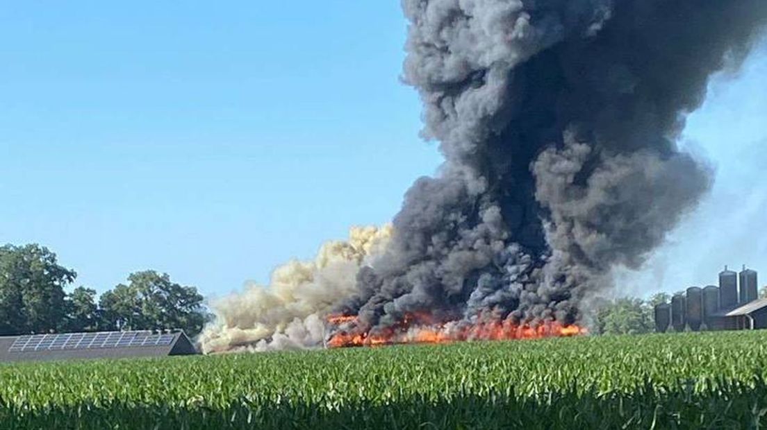 Flinke rookontwikkeling bij schuurbrand in Rossum