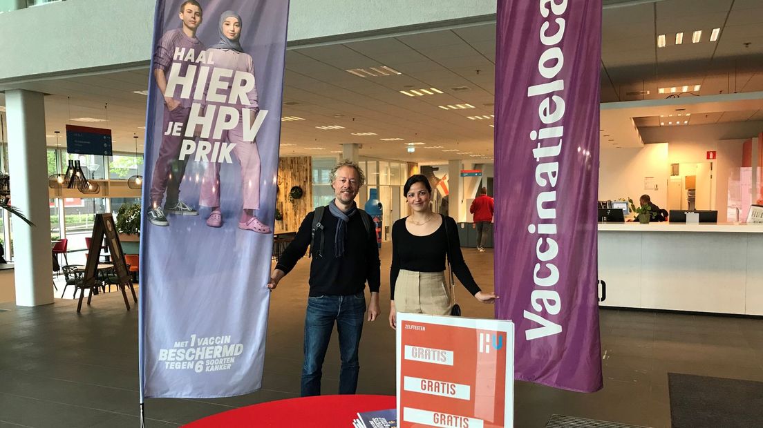 Rens de Jonge en Danique Mulder op de hogeschool in Amersfoort