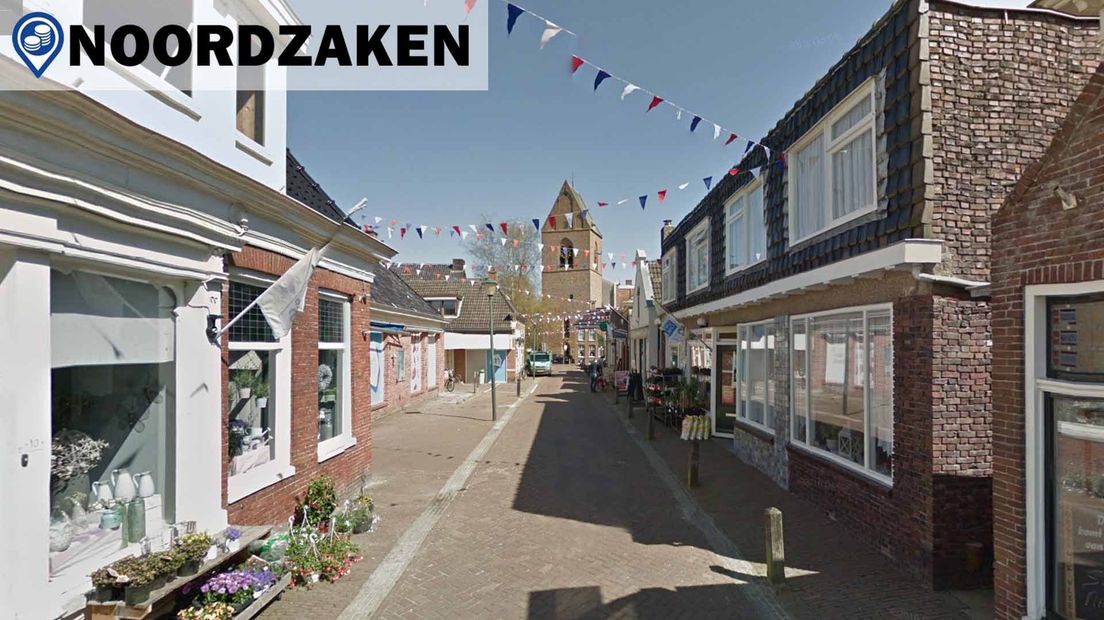 De Hogestraat als winkelstraat in Loppersum