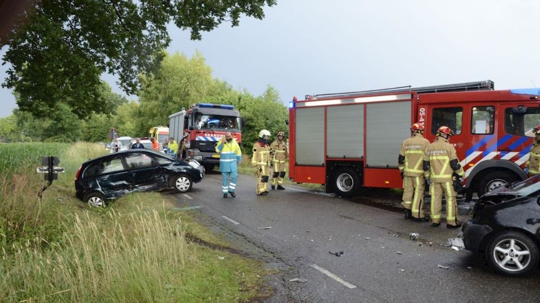 Gewonden bij frontale botsing in Enschede