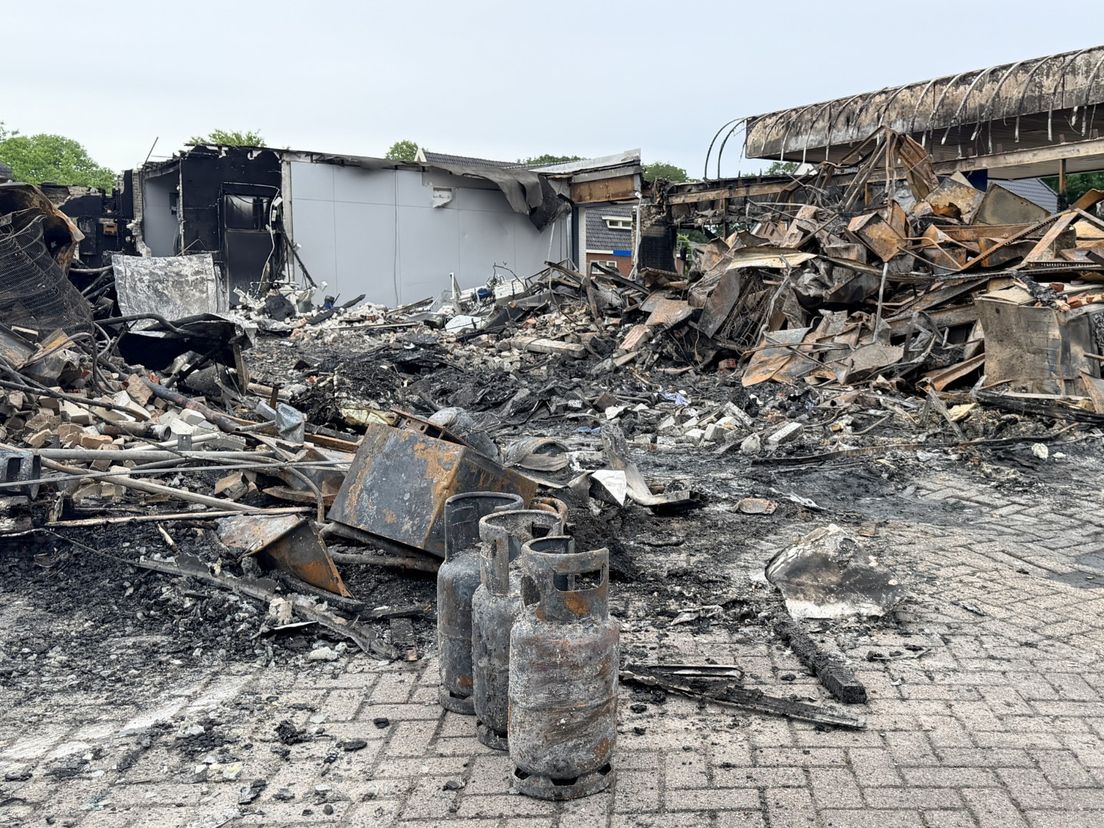 Allesverwoestende brand in Norg legt levenswerk Dorenbos in de as: 'Ik ben diep bedroefd'