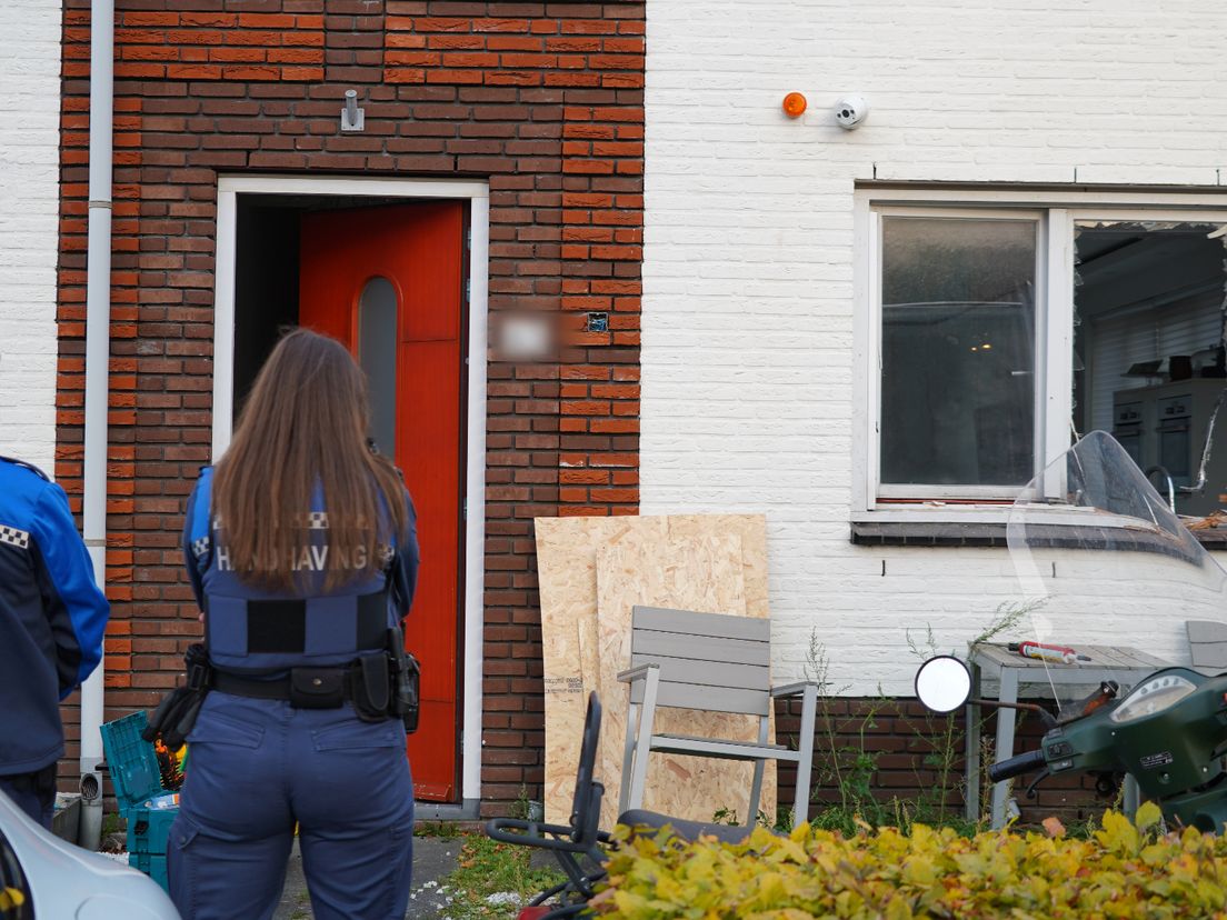 Onderzoek na explosie op Charactostraat in Capelle aan den IJssel.