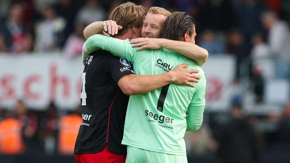 Feest op Woudestein: Excelsior blijft in eredivisie na gelijkspel tegen FC Volendam