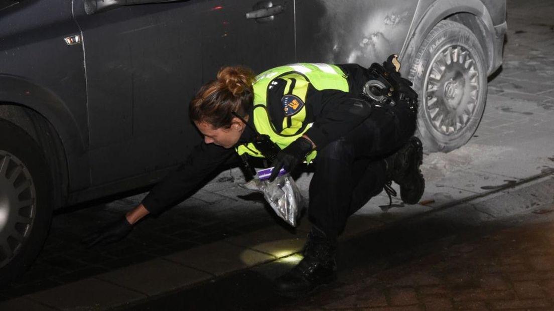 Brandstichting verwoest auto in Steenwijk