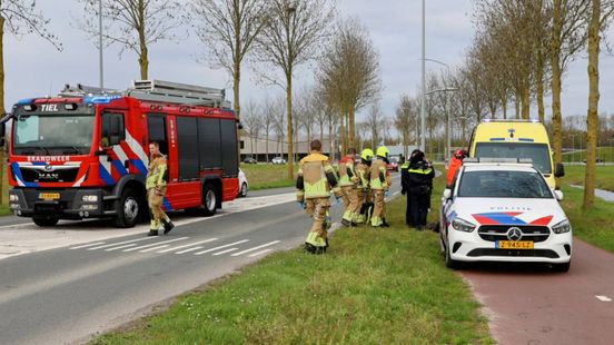 Omstanders redden man die in sloot belandt