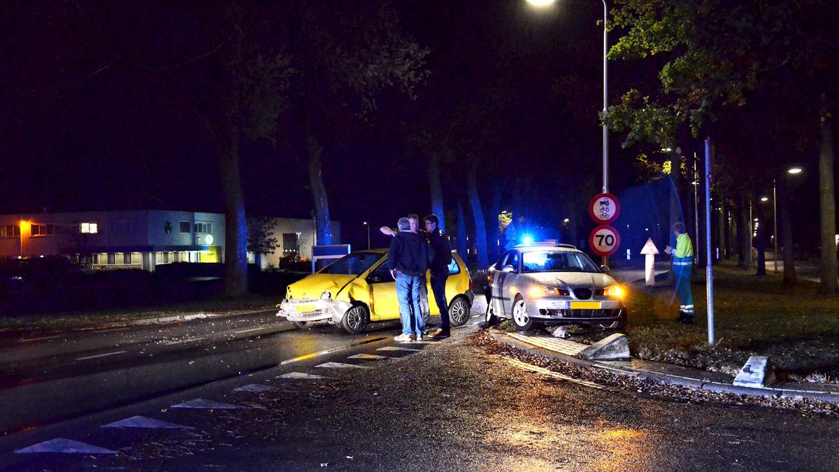 Gewonde na botsing tussen twee auto's op bedrijvenpark in Aadorp
