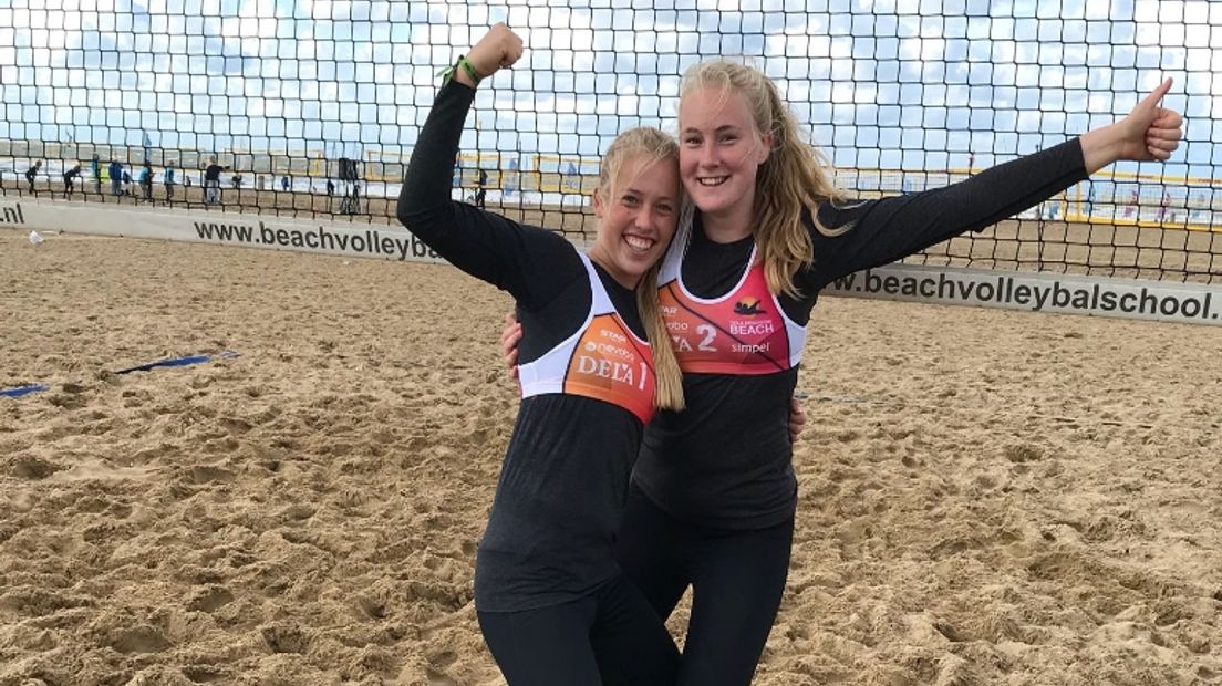 Helga Geerts (l) en Susan Reinders (r) wonnen het 1e-divisietoernooi (Rechten: Asser Beach Club)