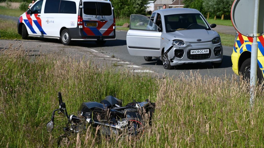 Motorrijder en Microcar botsen in Finsterwolde