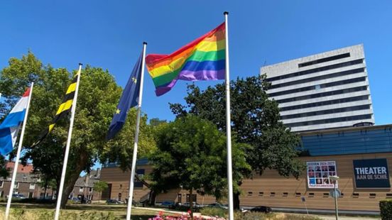 Gemeente Schiedam meldt vierde diefstal regenboogvlag: 'Grens bereikt' Home