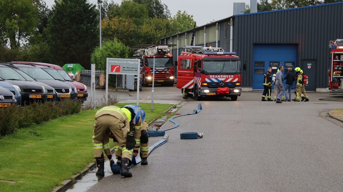 Er werden twee bluswagens opgeroepen om de brand te bestrijden.