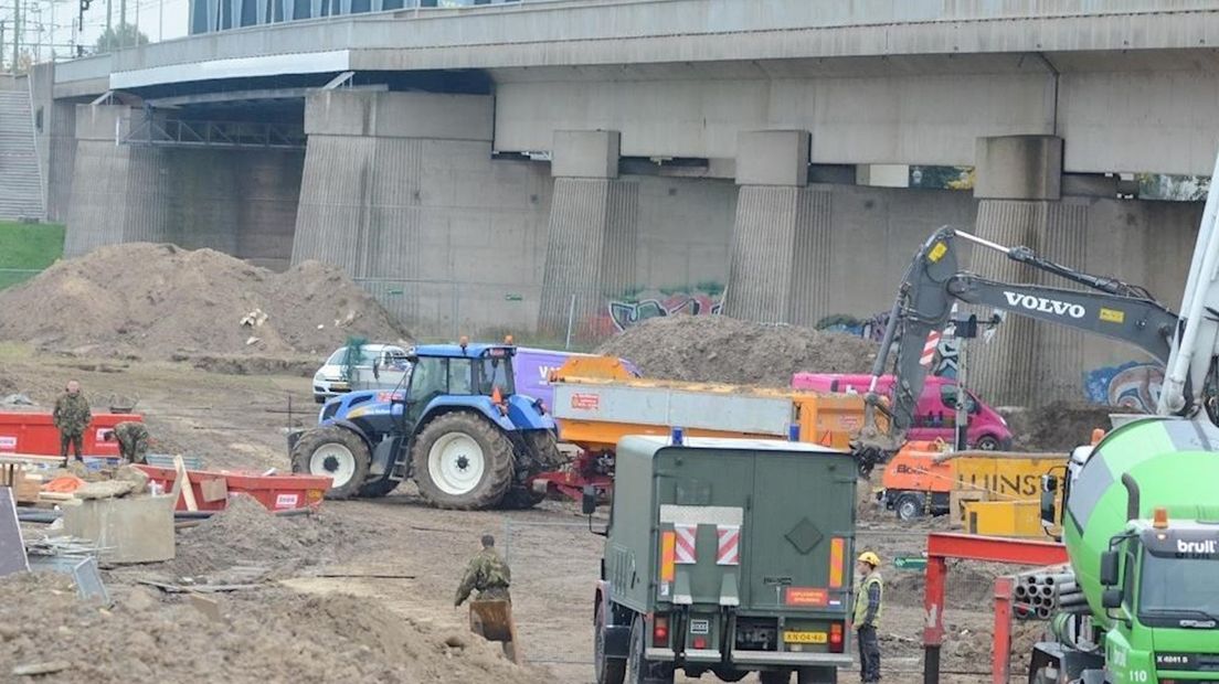 Bom Deventer veroorzaakt al de hele dag overlast voor trein- scheepvaart en lucht-verkeer