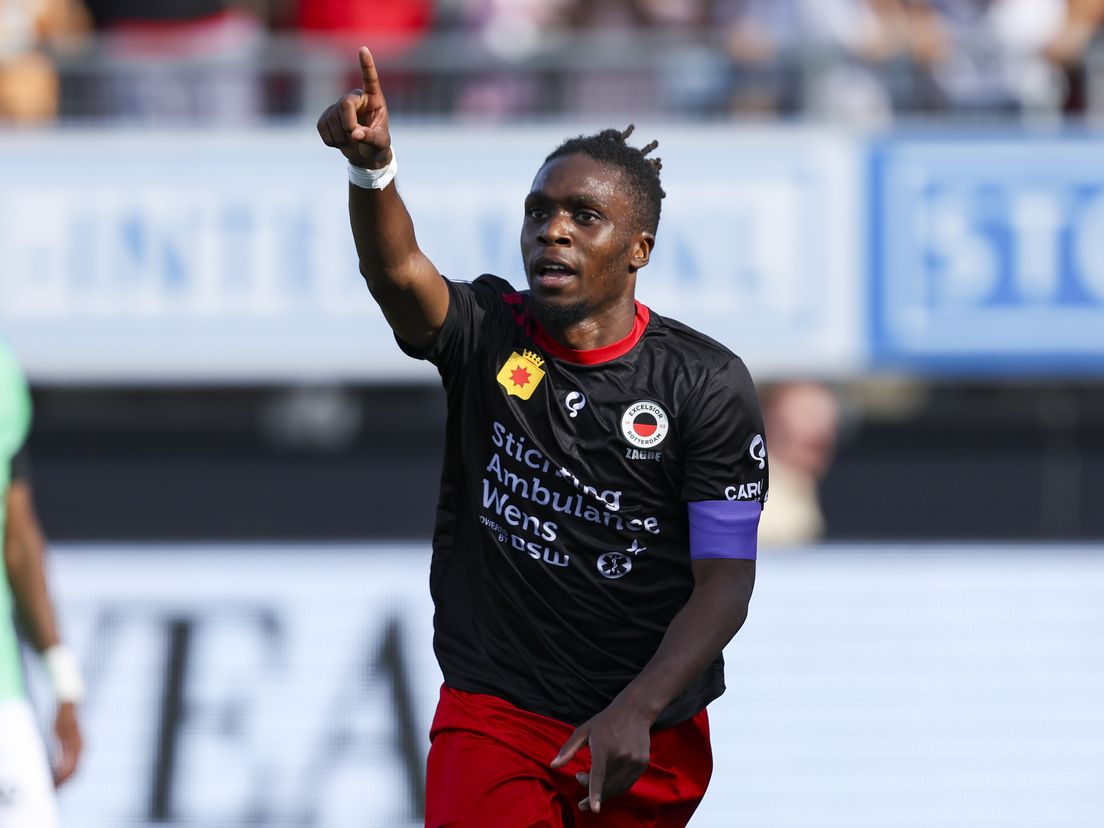 Arthur Zagre is blij met zijn goal tegen Sparta