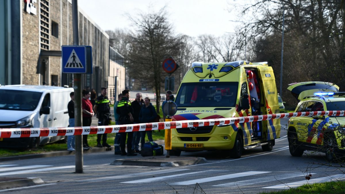 Vrouw (84) in rolstoel aangereden op zebrapad