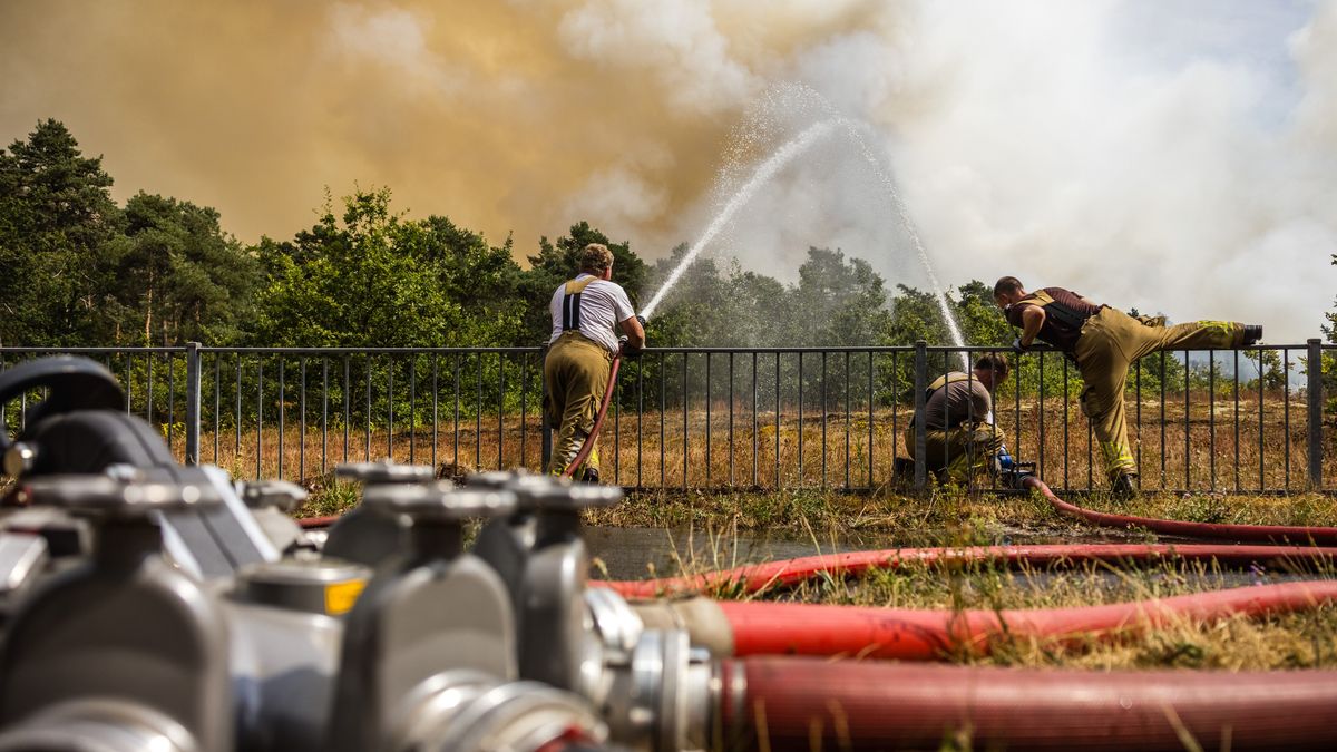 Zorgen over de weersverwachting bij natuurbrand in Venray