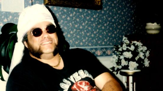 Marcel zit in gevangenis als zijn vader wordt vermoord: 'Had ernaast kunnen liggen' Home