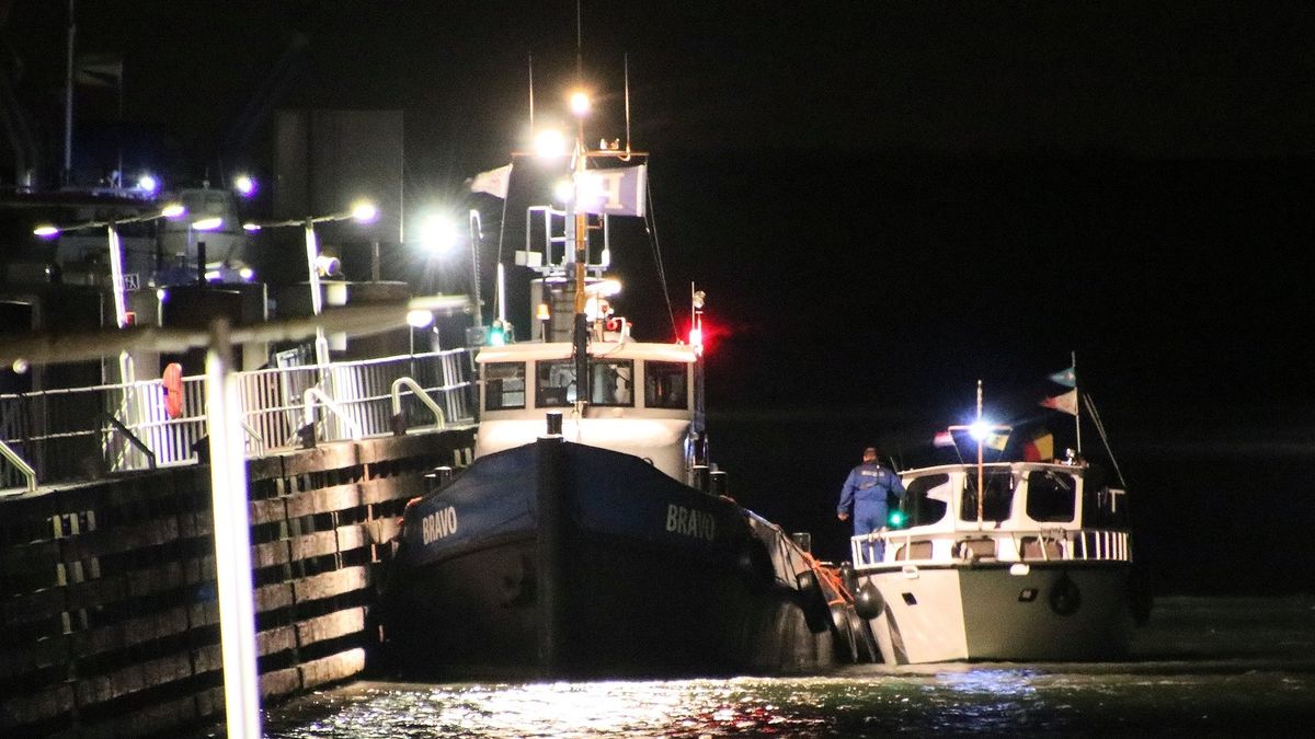 Bootje dobbert stuurloos op Westerschelde