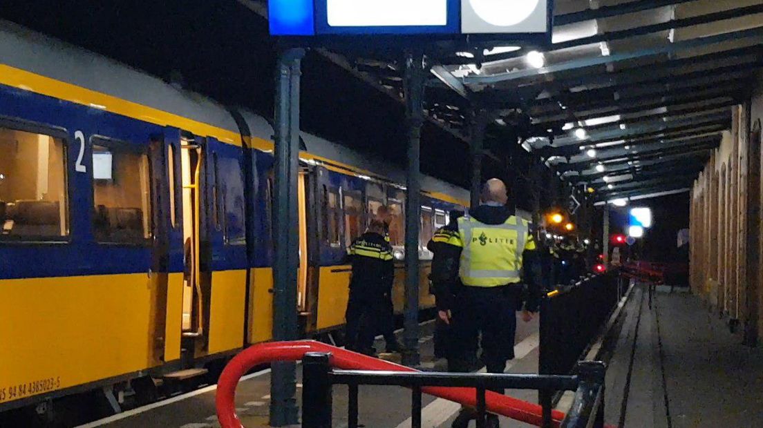 De verdachten werden in een stilstaande trein in Meppel aangehouden (Rechten: Persbureau Meter)