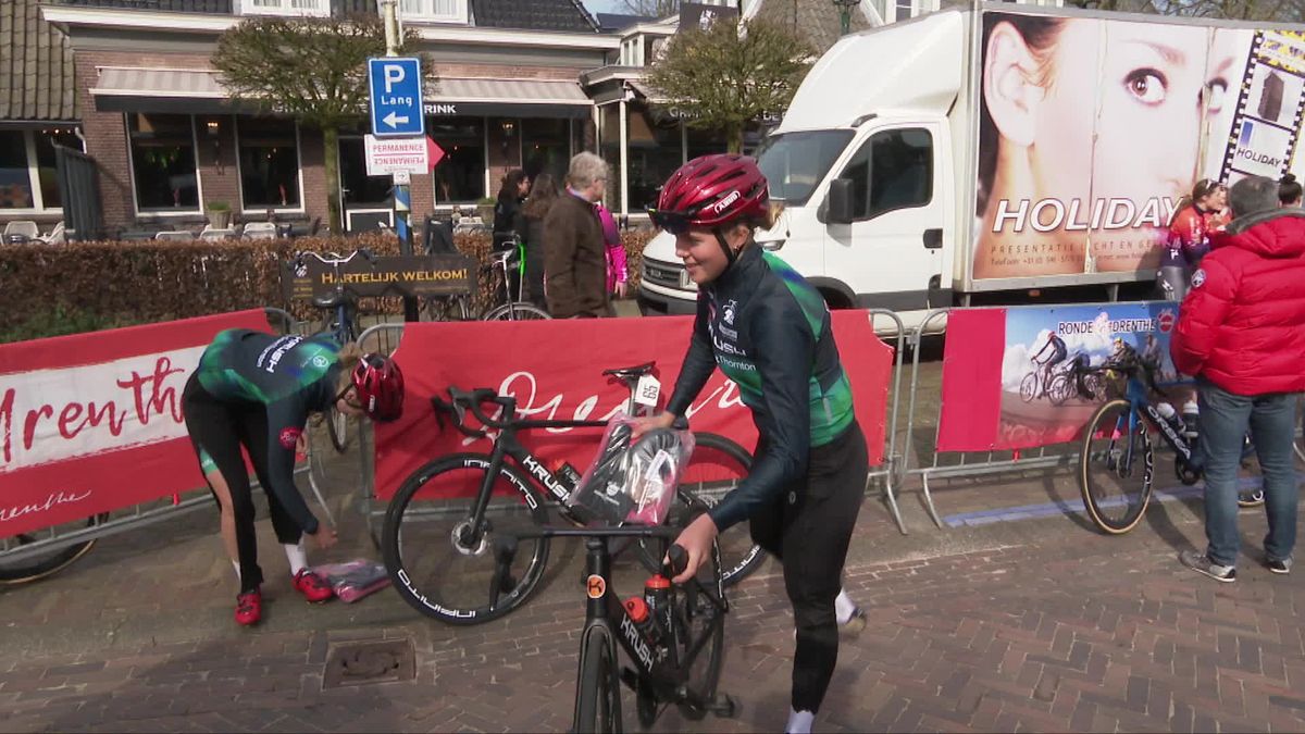 Sofie van Rooijen (21) sprint in Dwingeloo naar eerste UCI-zege