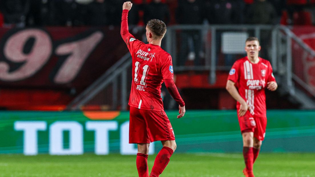 Daan Rots gidste FC Twente voor rust naar een 2-0 voorsprong