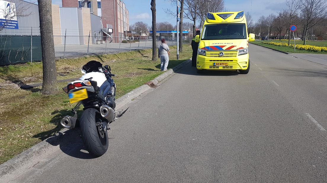 Op de Koriander ging een motorrijder onderuit (Rechten: Persbureau Meter)