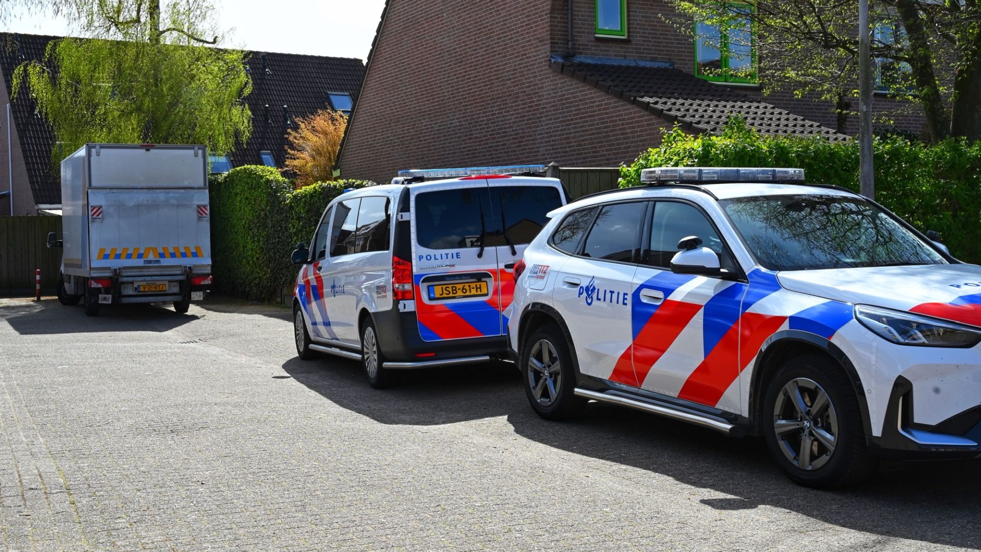 Politie valt woning binnen en treft hennepkwekerij aan in Leerdam