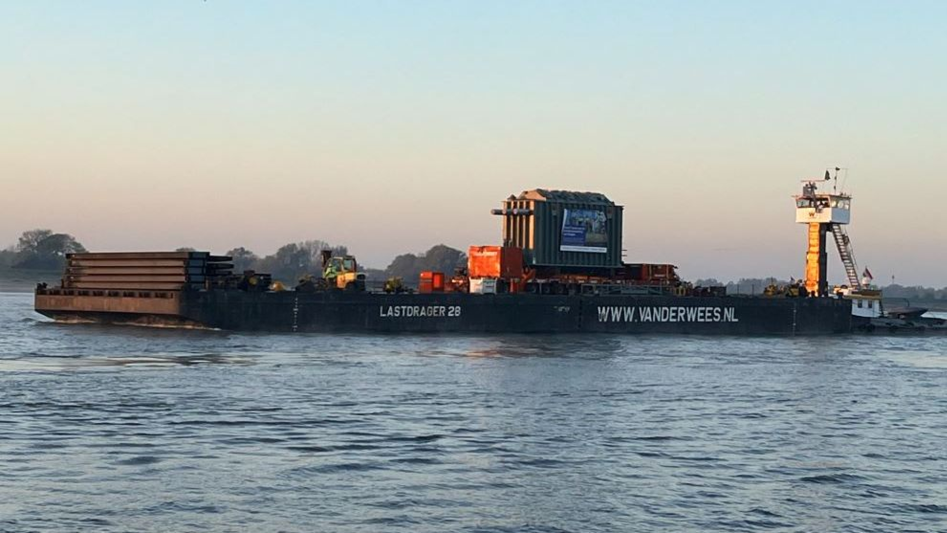 Wegen afgesloten voor transport enorme transformator