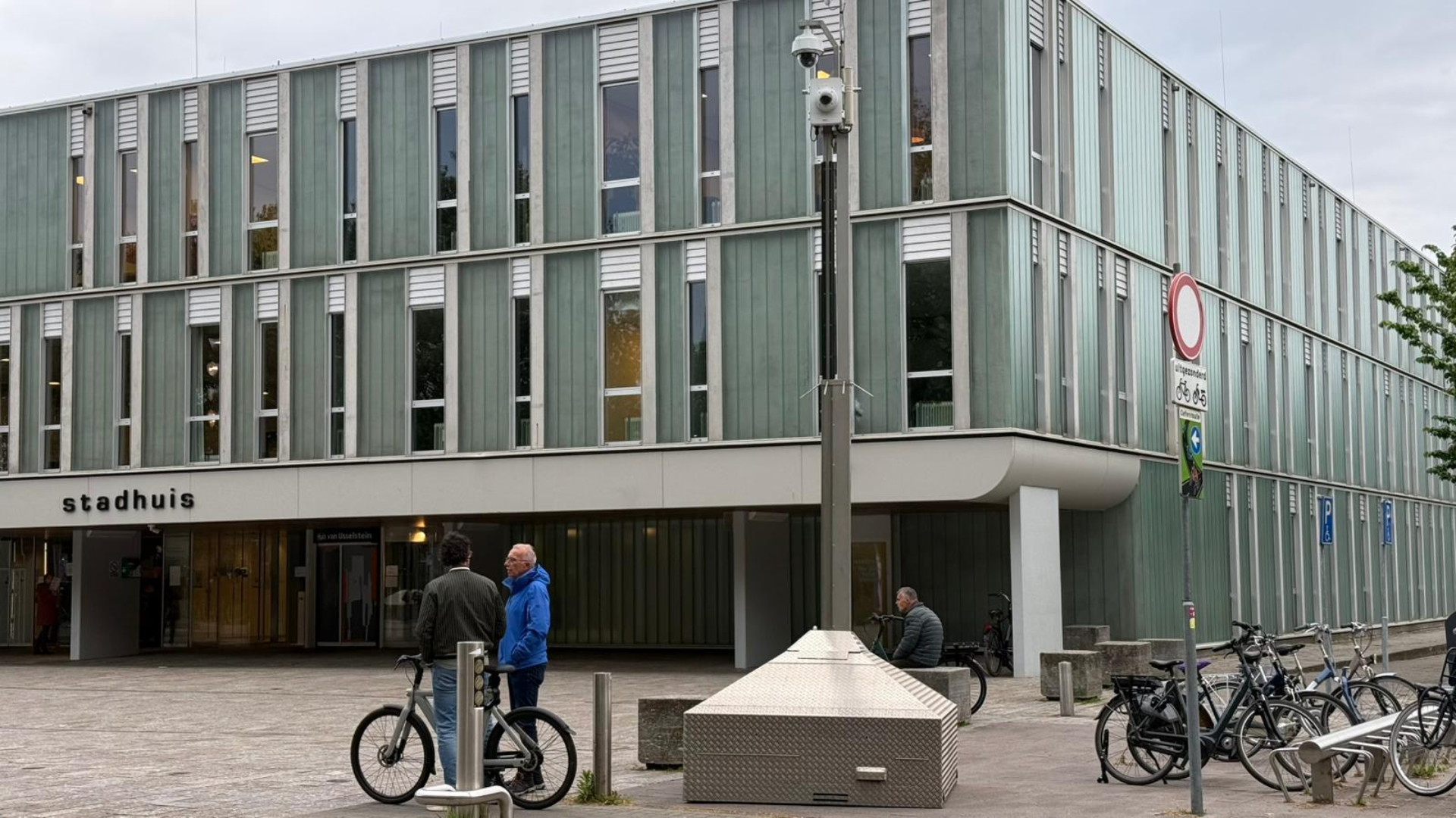 Camera's terug op Overtoom na vernielingen bij stadhuis IJsselstein