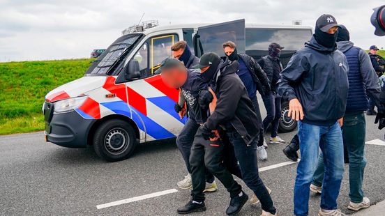 Politie maakt einde aan demonstratie tegen aanmeldcentrum Ter Apel, vijf aanhoudingen Nieuws