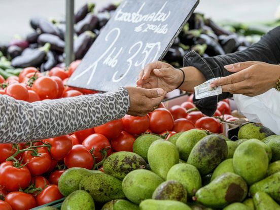 Groente- en fruithandelaar verliest standplaats op markt Assen, vergunningen terecht ingetrokken