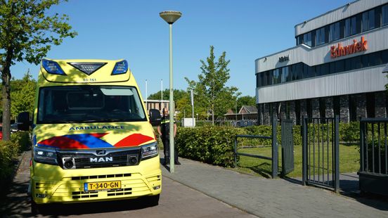 Scooterrijder gewond bij ongeluk op fietspad in Hoogeveen. Scooterrijder gewond bij ongeluk op fietspad in Hoogeveen.