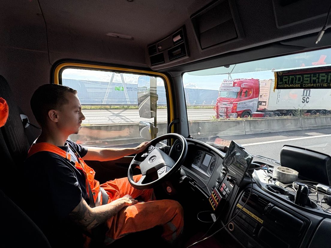 “Je leert de wagen goed kennen. Dit is mijn kantoor." - Bruce