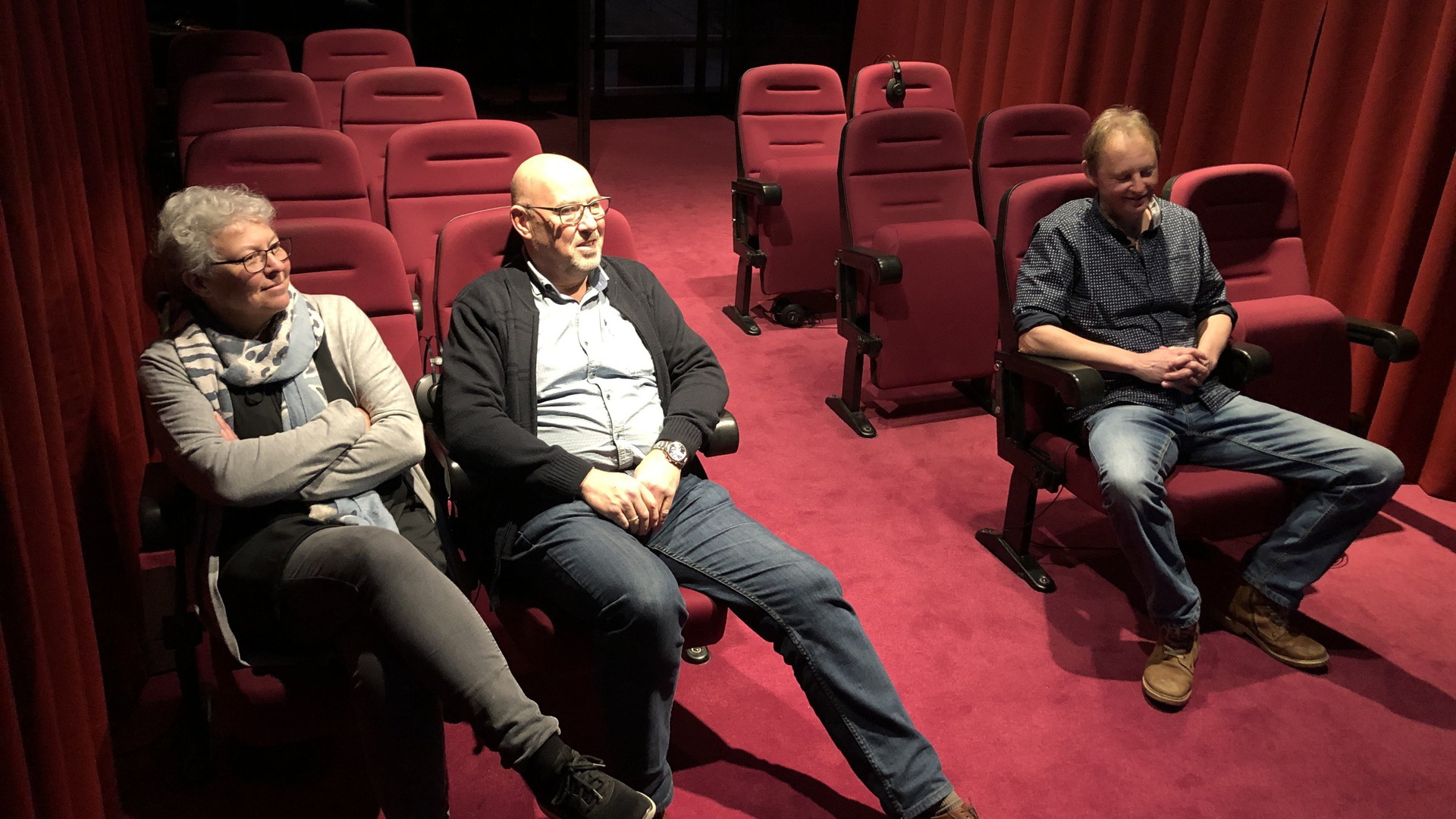 Han Witteveen, Ellen de Ridder en Syds Wiersma yn de filmseal fan Tresoar
