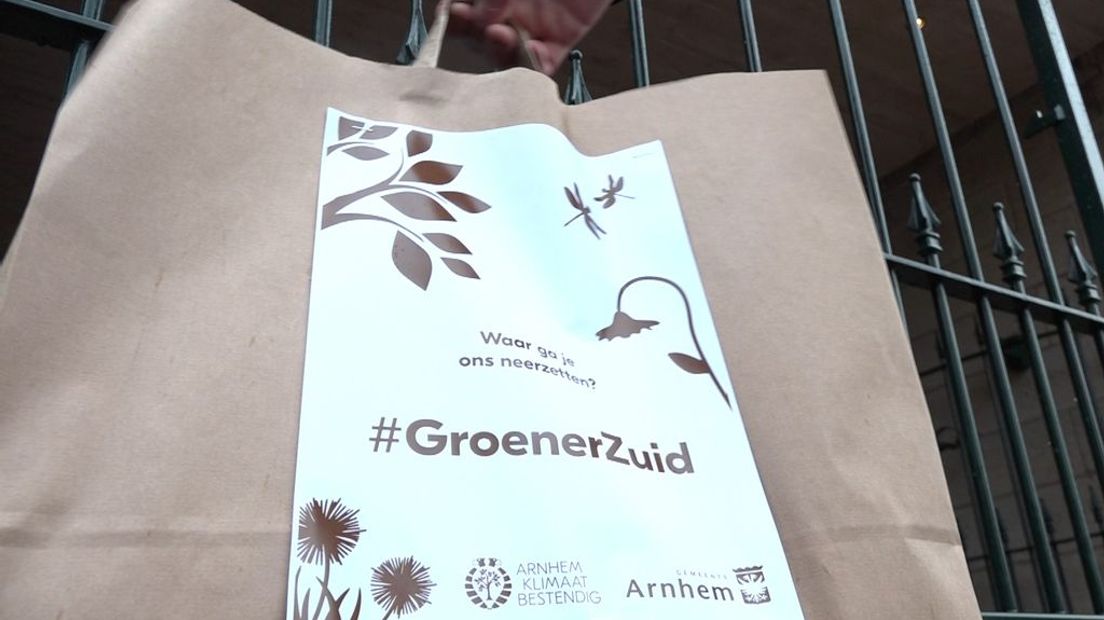De tas met daarin gratis plantjes.
