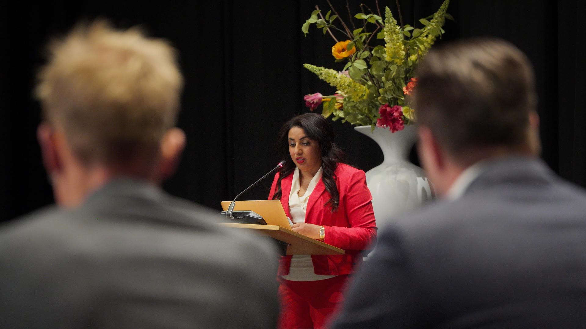 Zahraa Al-Daraaj in de gemeenteraad van Smallingerland